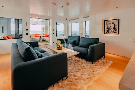 Carmen's Salon Main Deck
