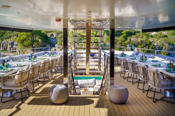 Upper Deck Dining