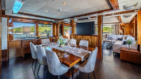 Arago interior Dining