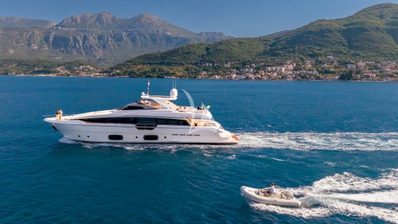 Image of IVA yacht #3
