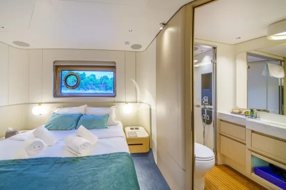 2x VIP cabins