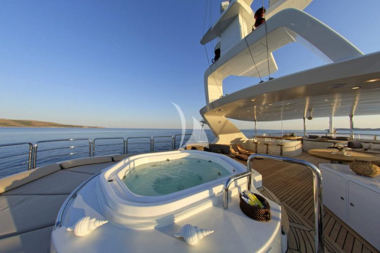 Sundeck Jacuzzi