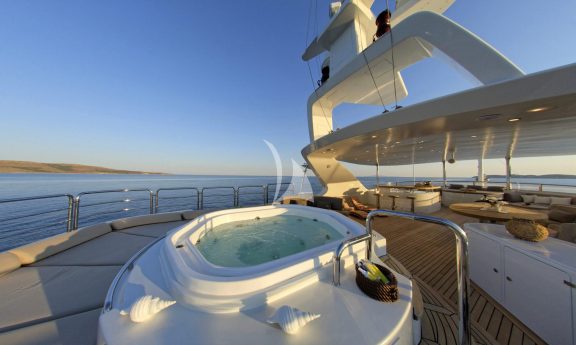 Sundeck Jacuzzi