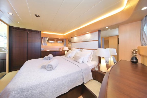 HOPE I master cabin view