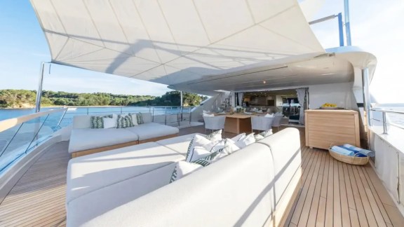 Upper deck lounge area