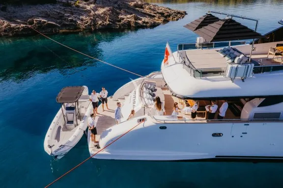 Image of Cynthia yacht #20