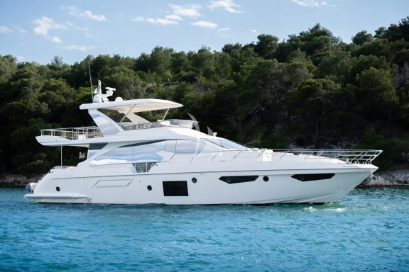 MINEIRA starboard view
