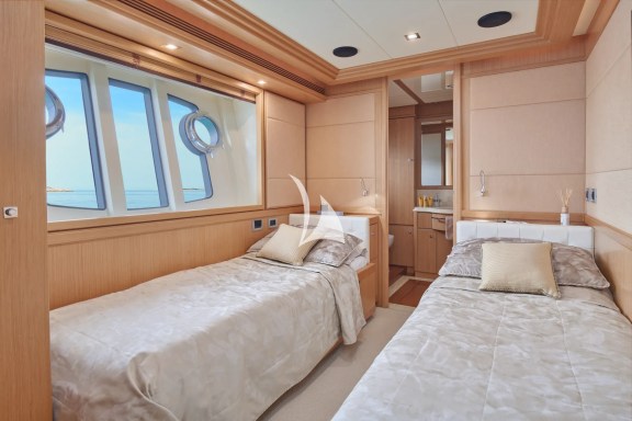 Friend's Boat Twin cabin
