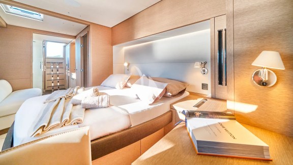 Image of AMADA MIA yacht #16