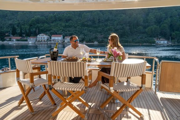 CLOUD 9 Al fresco dining at the aft
