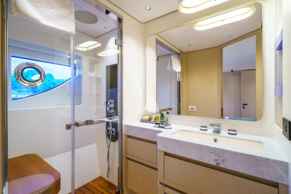 Image of VIVA II yacht #19