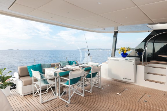 Aft cockpit