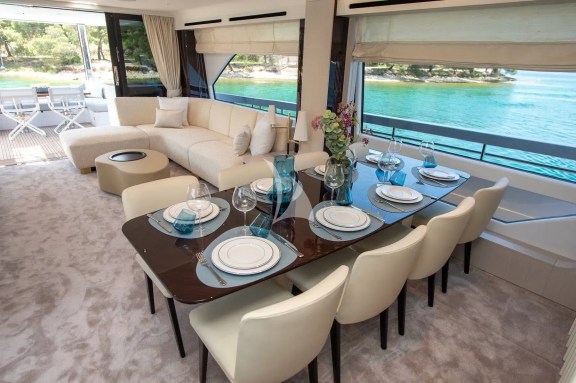 PREWI salon dining