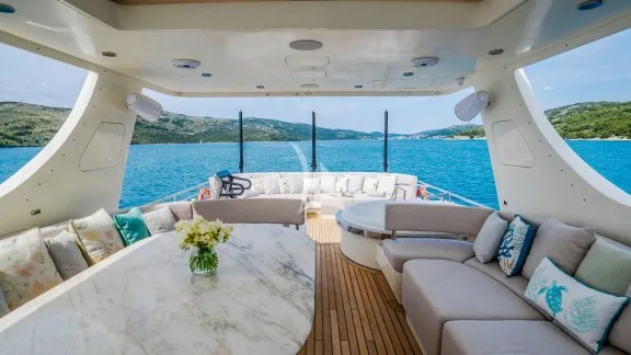 DREAM deck lounge area