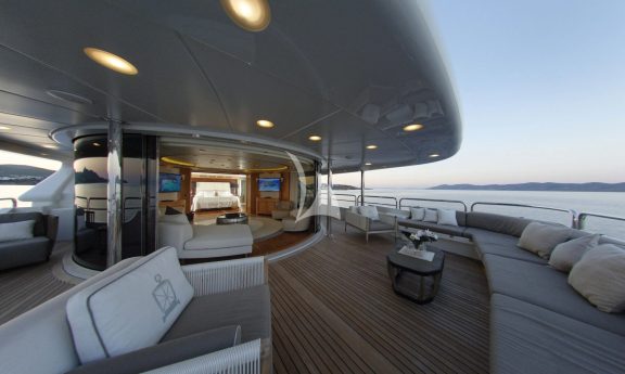 Upper deck aft lounge