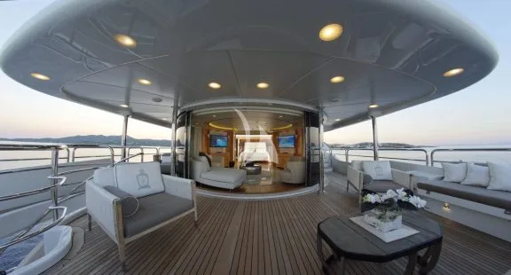 Upper deck aft lounge