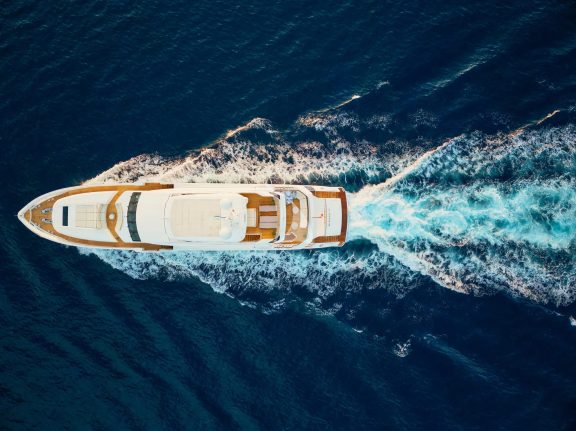 Image of MIRAGE IV yacht #3