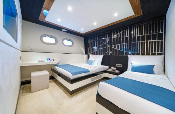 Triple Cabin - Double + Single