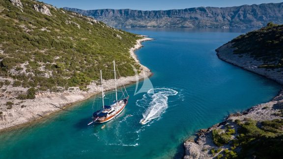 Image of LOTUS yacht #32