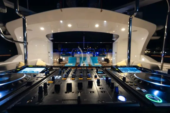 Upper deck dj setting