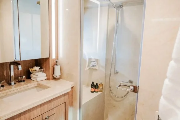 DREAM VIP cabin bathroom