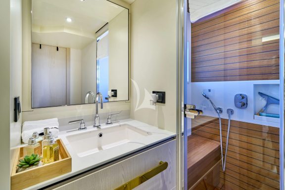 Double cabin bathroom