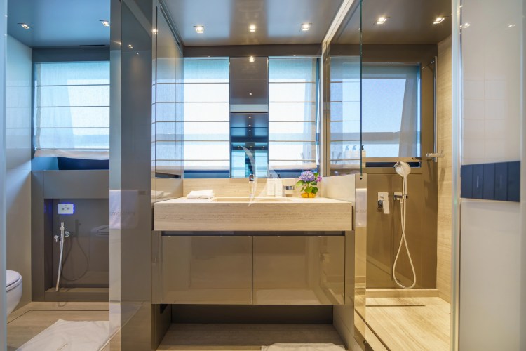 Master cabin en suite