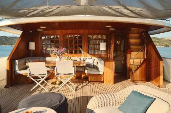Exterior dining area sun deck