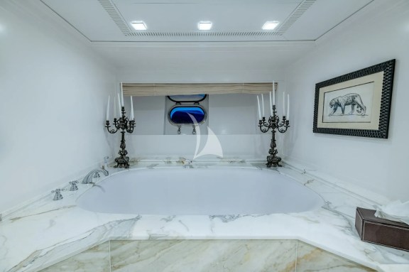 Master cabin en suite bathroom