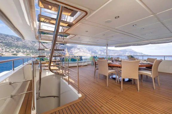 Upper deck aft