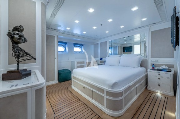 Double cabin portside
