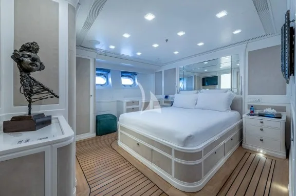 Double cabin portside