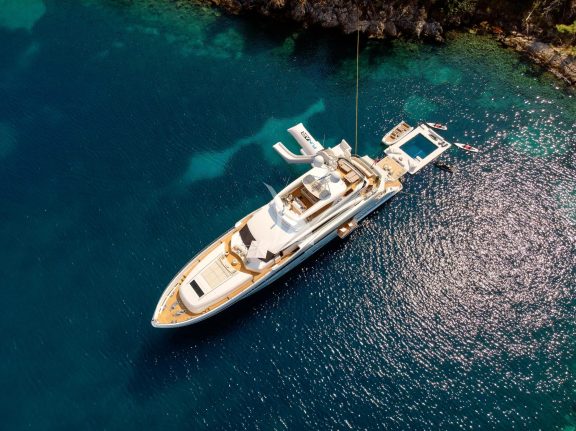 Image of MIRAGE IV yacht #9