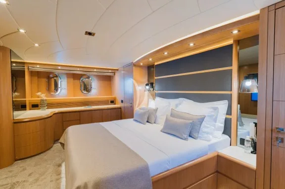 Full beam Master Cabin