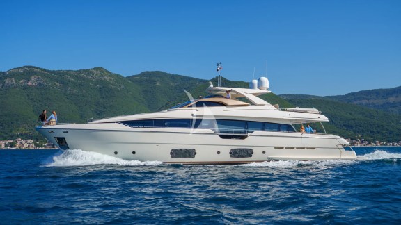 Image of IVA yacht #2