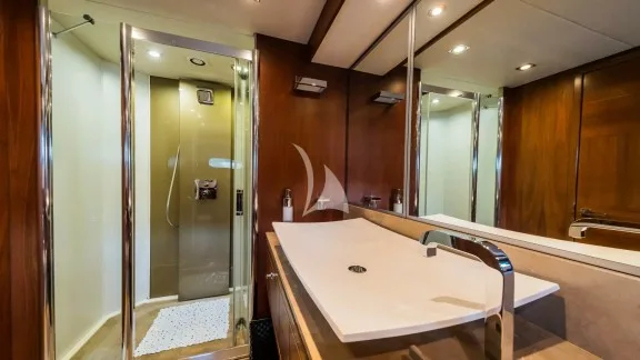 Master cabin bathroom