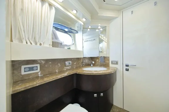 HOPE I twin bathroom