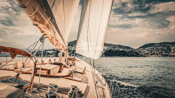 WHITEFIN underway