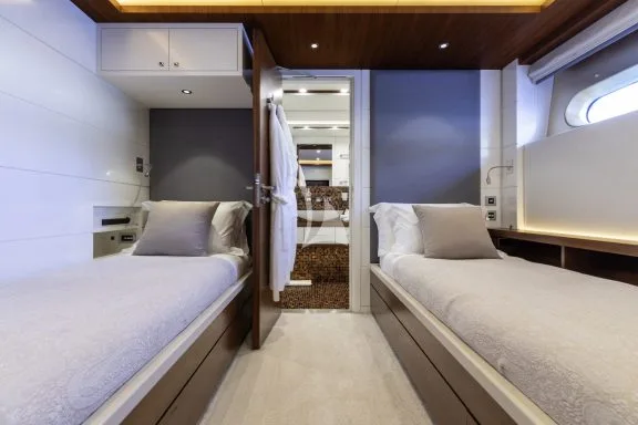 TWIN CABIN & ENSUITE