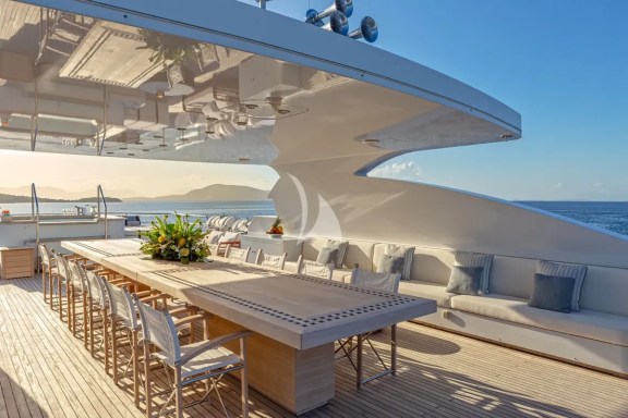 Sundeck - Dining area - Lounge