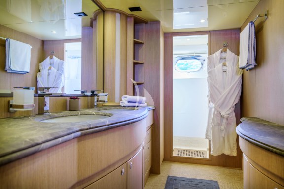PHANTOM opulent master ensuite
