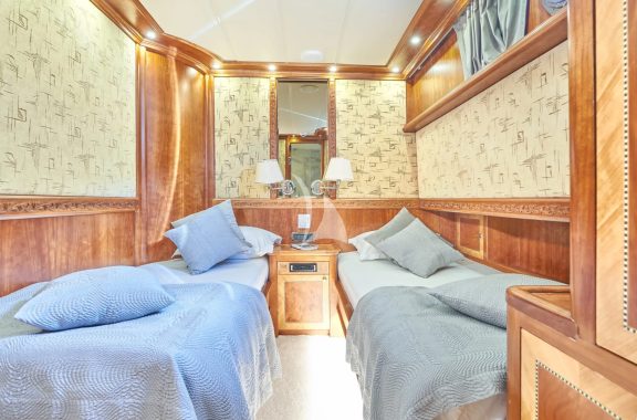 Image of LOTUS yacht #17