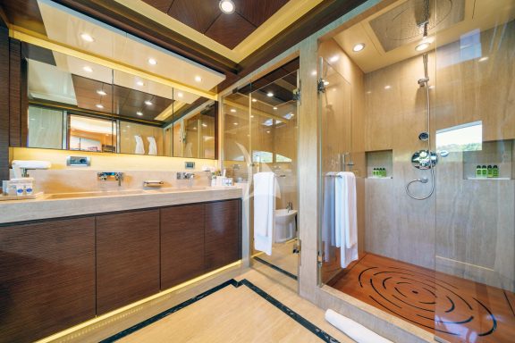 Master cabin en suite