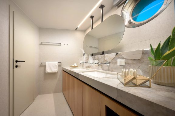 Master cabin en suite