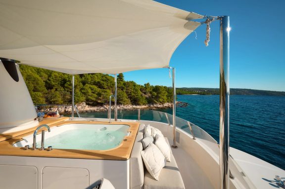 ZULU 3 Jacuzzi