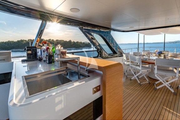 Sun deck dining area