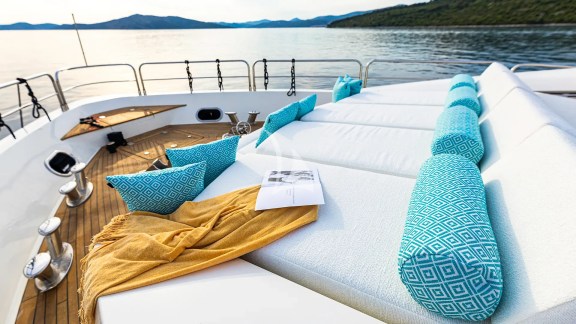 Bow Sunbeds