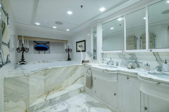 Master cabin en suite bathroom