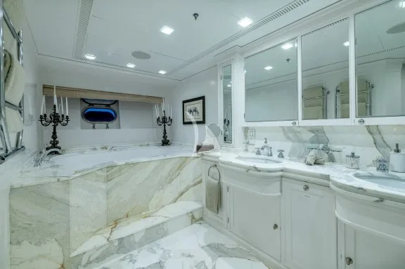 Master cabin en suite bathroom
