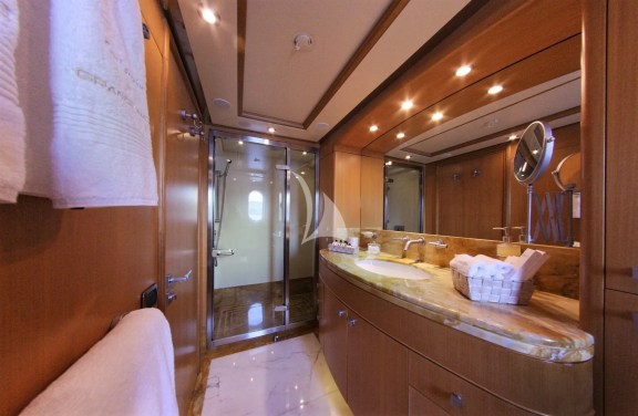 Bathroom of the one of the 2 almost identical Double Cabins